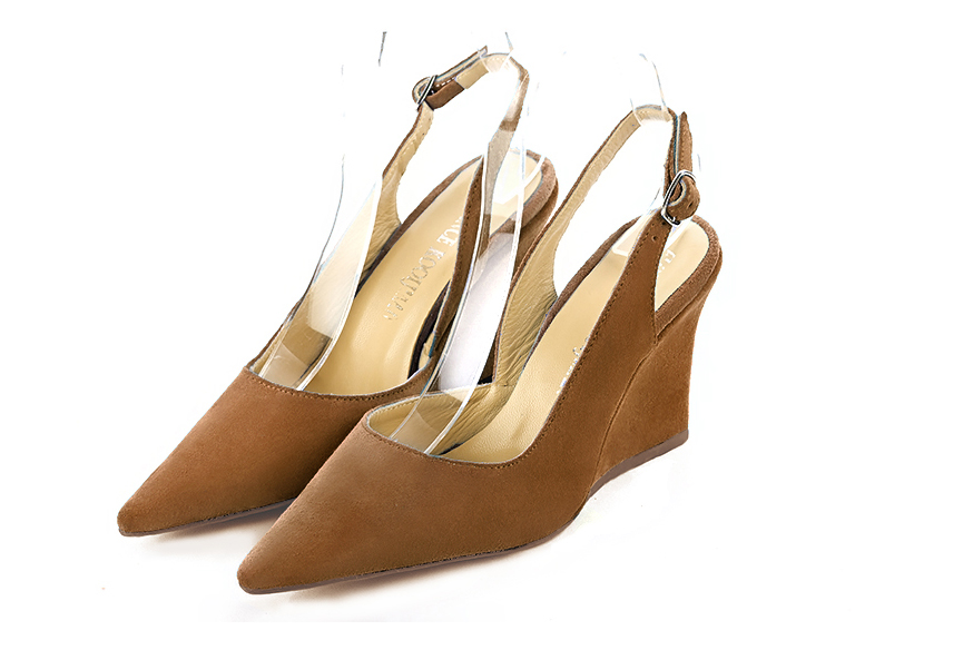 French elegance and refinement for these caramel brown dress slingback shoes, 
                available in many subtle leather and colour combinations. To personalize or not, with your colors.
For fans of wedge heels, this beautiful, timeless pump will do you a great favor.  
                Matching clutches for parties, ceremonies and weddings.   
                You can customize these shoes to perfectly match your tastes or needs, and have a unique model.  
                Choice of leathers, colours, knots and heels. 
                Wide range of materials and shades carefully chosen.  
                Rich collection of flat, low, mid and high heels.  
                Small and large shoe sizes - Florence KOOIJMAN